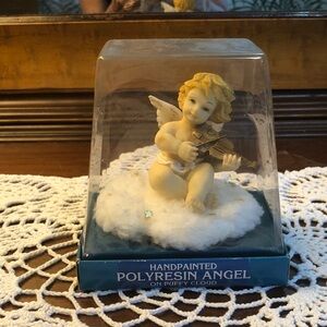 Handpainted Polyresin Angel Figurine - Cream and Gold